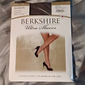 Berkshire ultra sheer queen control top sandal foot color is off black